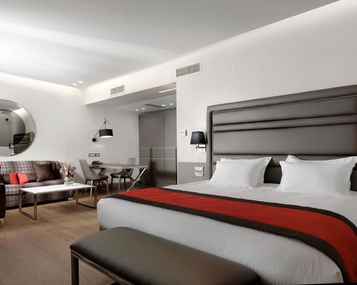 Holiday Suites