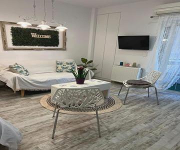 Selenity studio(close to two metro stations)
