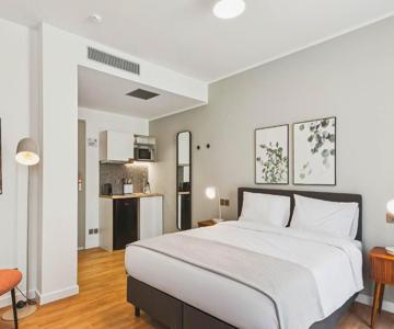 Limehome Piraeus Port