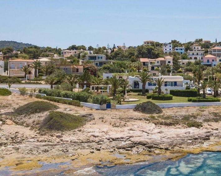 Palmaya Villa, unique seafront experience
