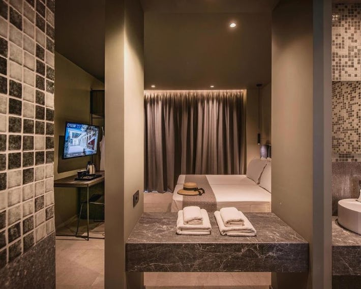 Petousis Hotel & Suites