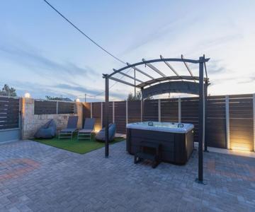MD Residence with private jacuzzi near the beach