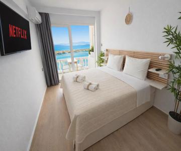 Opal Apartments Luxury by the Sea
