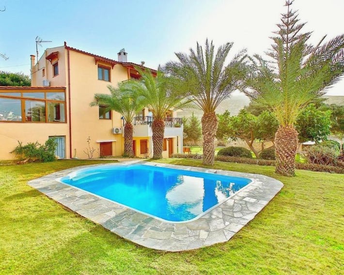 Villa Karteros with private swimming pool