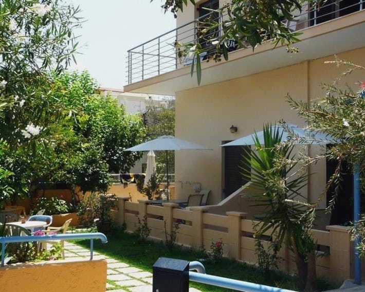 Alexandros Studios & Apartments
