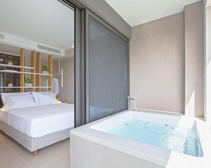 Noemie Luxury Suites