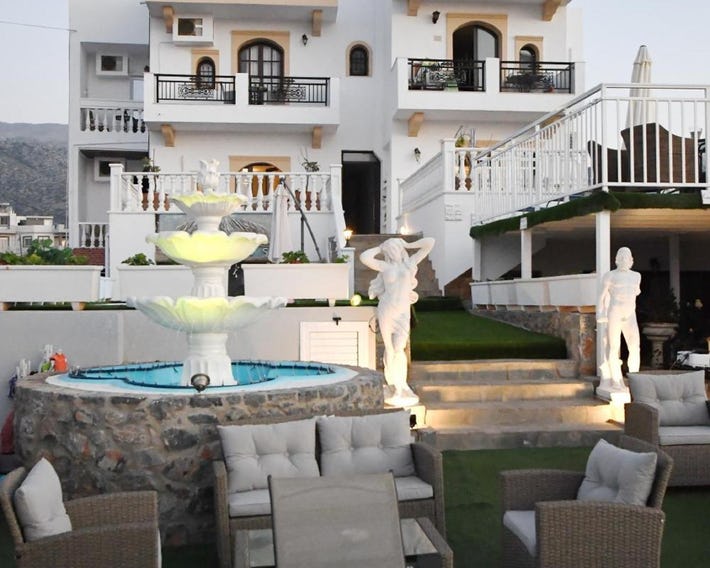 Olympus Studios & Bungalows