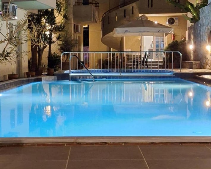 Lola's Hotel