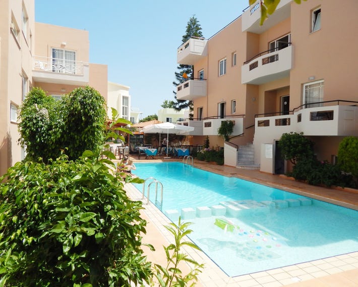 Apollon Studios & Apartments