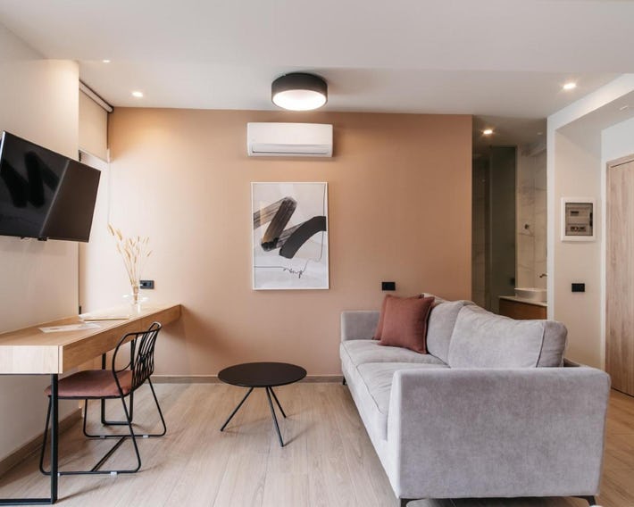 The City Hotel & Suites