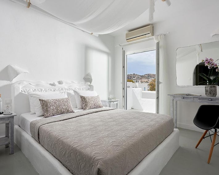 Milos Hotel