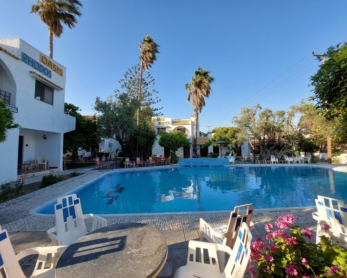 Oasis Hotel & Bungalows