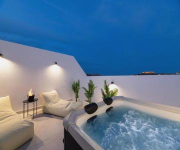 Onar -Quiet Luxury Suites with Private Jacuzzi-Ideal for Couples