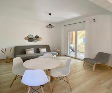 Batsi Seaside Apartment