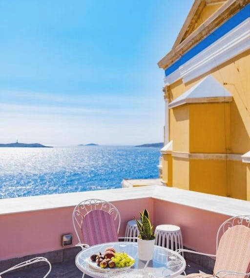 Villa Selena - 1830s Art-House Suites in Vaporia, 50m from Asteria Beach