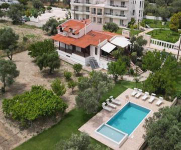 Sunny Countryside Villa - With private pool