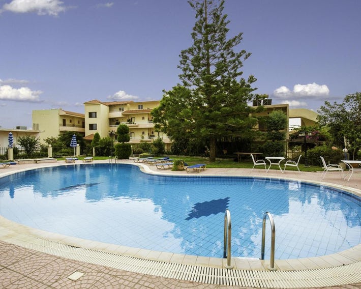 Lyristis Dinos Studios & Apartments