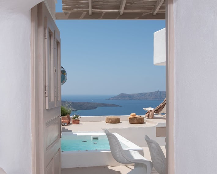 The Globe Suites