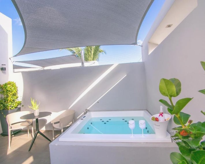 Marquise Suites - Adults Only