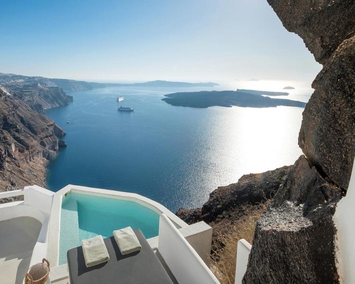 Aqua Luxury Suites