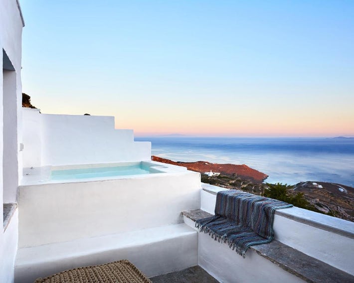 Living Theros Luxury Suites