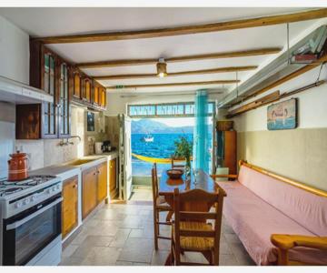 Kalimera & Apoplous Boathouse