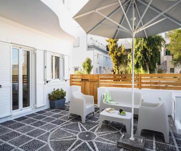 Thira Gold Suites