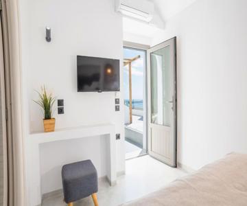 Cliff Aura Suites