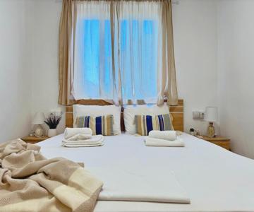 Walking Distance to the Beach - El Greco Apartments No 15