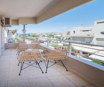 Comfort Stay - 3 min Walk to Beach & Town - III