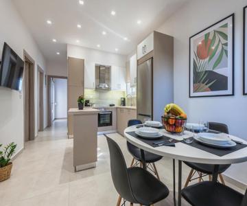 Spacious & Luxe 3BR Downtown 1min to Beach