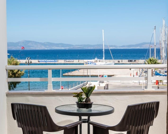 Zephyros Hotel