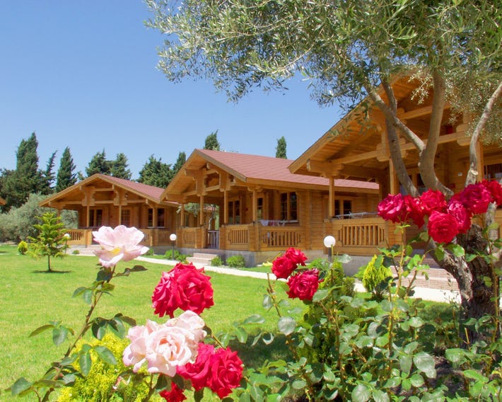 Sandy's Studios & Log-Villas