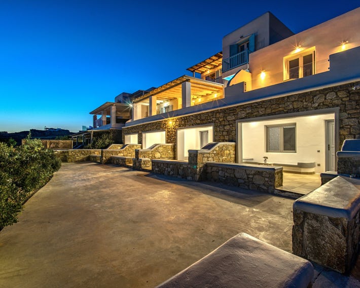 Oniropetra Apartaments