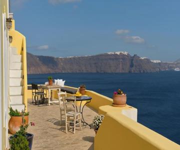 Ilivatos - Elegant Villa on the Caldera's Edge