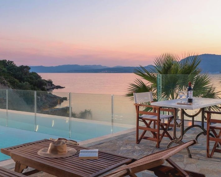 Arte Pefki Beachfront Suites