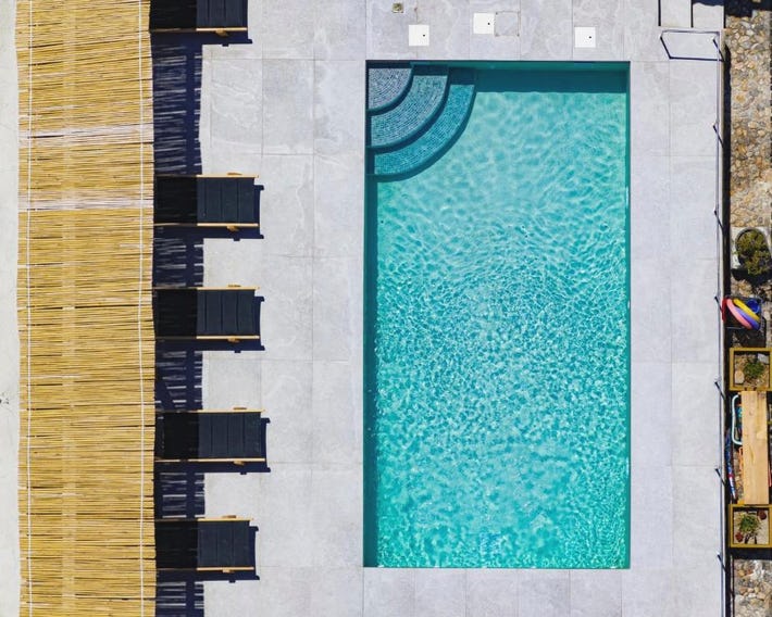Birds Villa Apartments with Heated Pool - Including Car and Breakfast