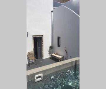 Santorini Folia Cave house with jacuzzi