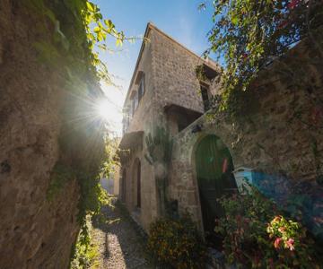 Finestra Medieval Home