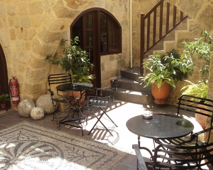 Camelot Traditional & Classic Hotel