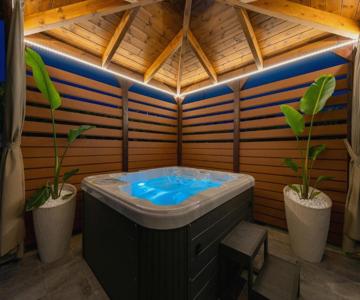 Villa Giota Luxury Living with Private Jacuzzi and Free Car