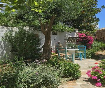Nikoleta Studios & Rooms