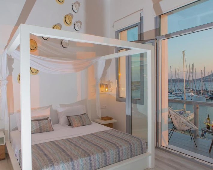 Naxos Riviera Suites