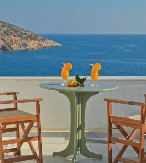 Kalados -Beachfront Studios & Restaurant -