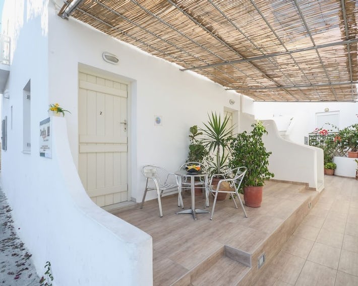 Depis Suites & Apartments