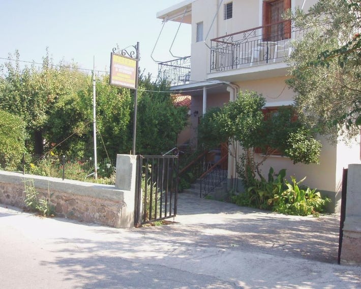 Eleni Studios & Apartments