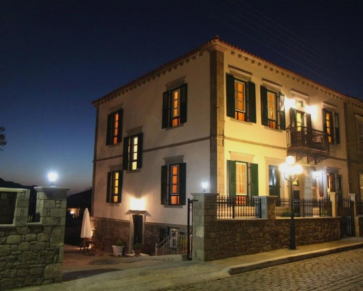 Artemis Traditional Hotel