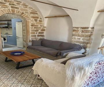Cozy stone built apartment in Nénita!