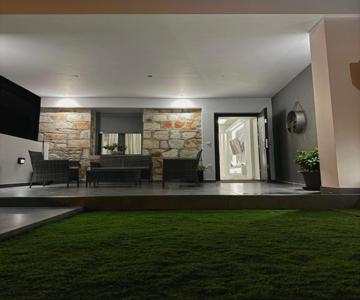 George luxury stone apartment