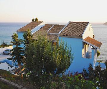 Agios Georgios - 2 Beds - Sleeps 5 - Free Parking
